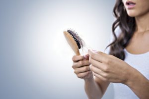 女性脱发的原因以及如何选择洗发水？