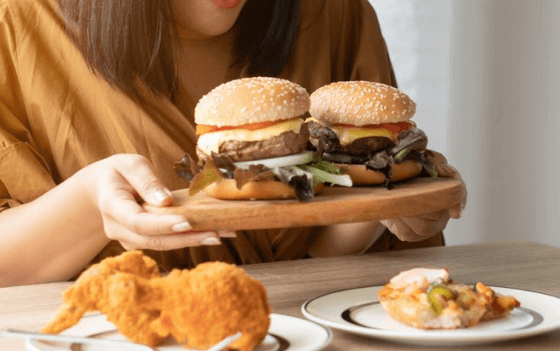 暴饮暴食背后的心理问题有哪些？插图