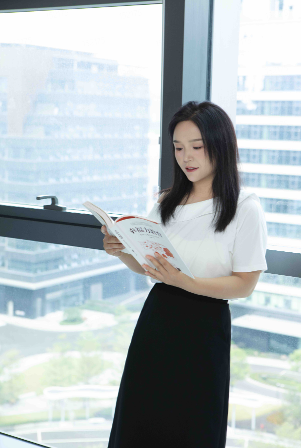 伊的家护肤达人杨东霞(小霞老师)：十二载匠心筑美，以专业守护肌肤长久健康插图(2)