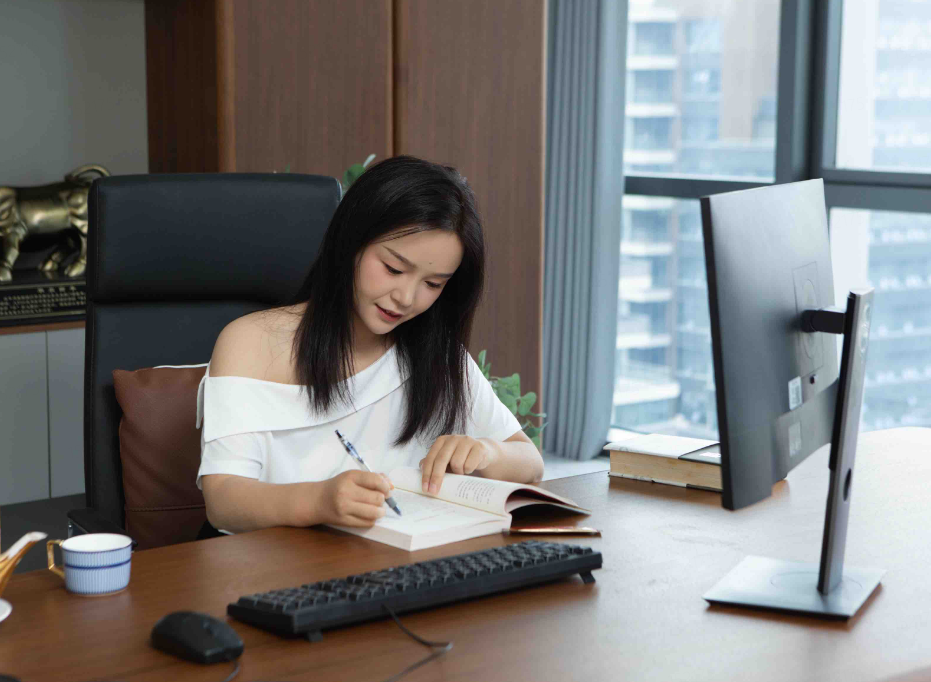 伊的家护肤达人杨东霞(小霞老师)：十二载匠心筑美，以专业守护肌肤长久健康插图(1)