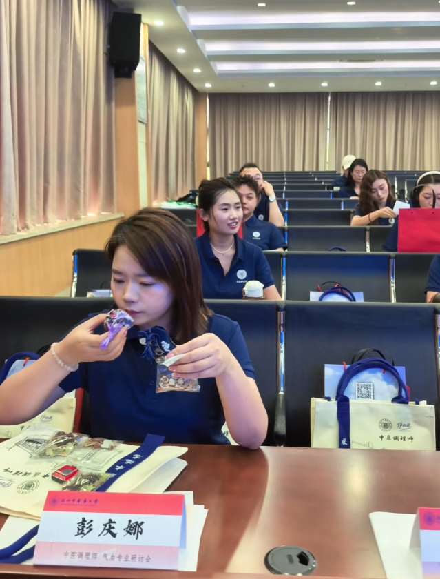 伊的家护肤达人彭庆娜:用专业能力陪伴更多女性,养出健康好肤质插图(2) 伊的家护肤达人彭庆娜:用专业能力陪伴更多女性,养出健康好肤质插图(2)