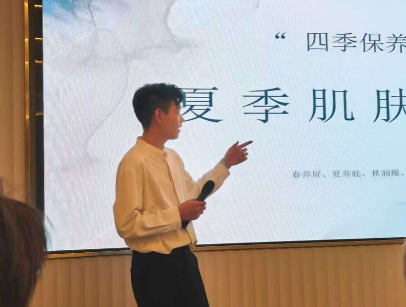 护肤达人宋丽强:坚守科学护肤,探寻肌肤由内而外的通透之美插图(2) 护肤达人宋丽强:坚守科学护肤,探寻肌肤由内而外的通透之美插图(2)